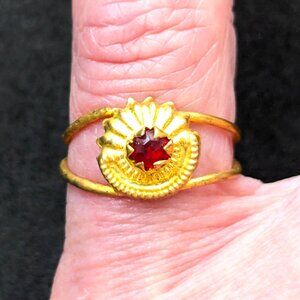 Dainty Shell Pinky Ring Red Rhinestone July Birthstone Glam Jewelry Size 5.5